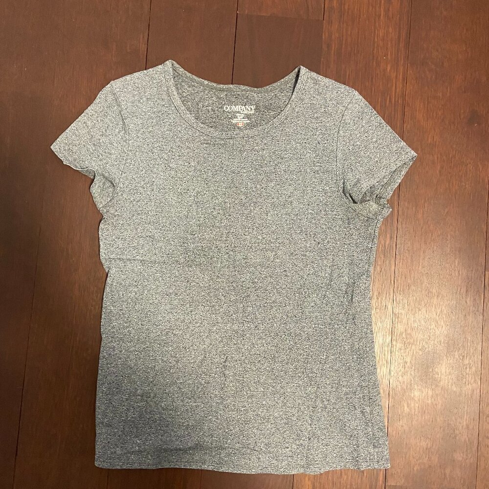Basic Peppergrey short sleeve in size small